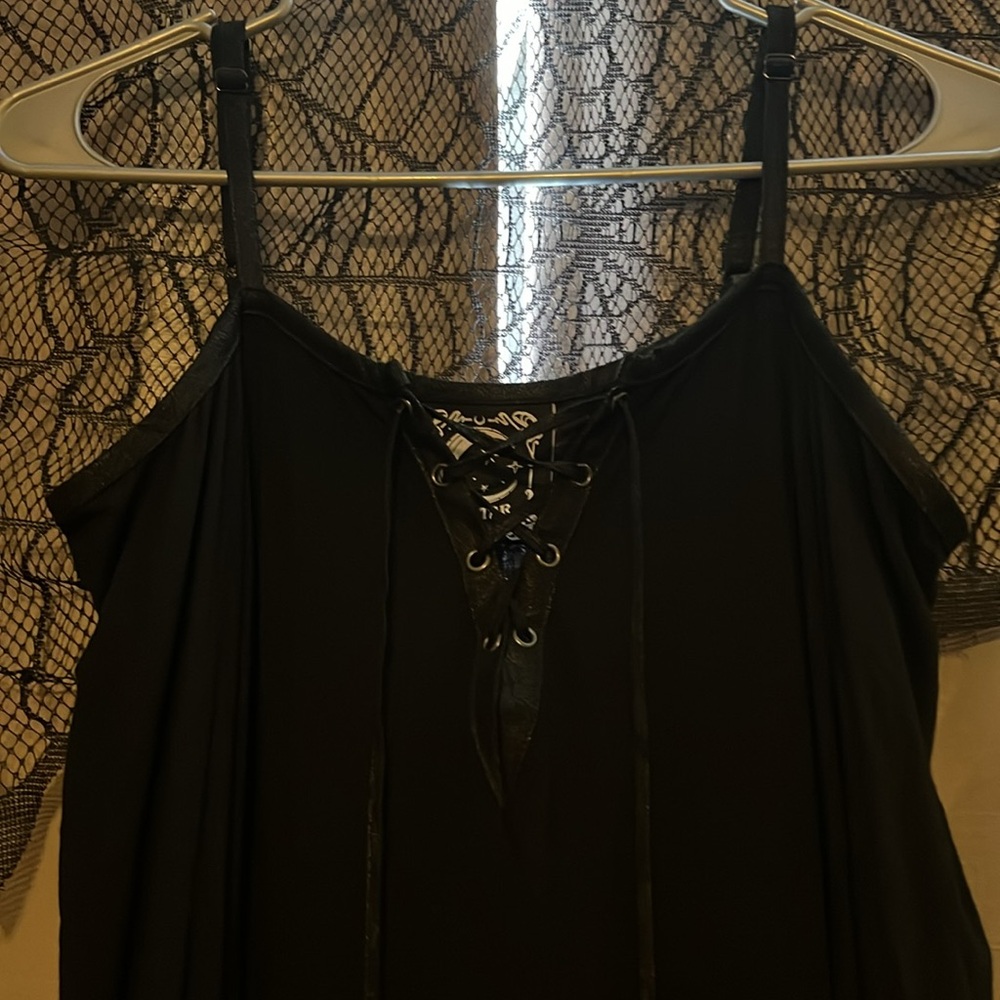 Elegant Black Off-Shoulder Dress - Picture 6 of 7